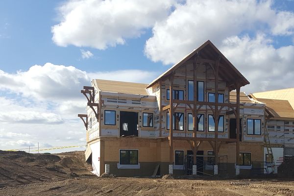 Yellowhead-Residence-Saskatoon-Canadian-Timberframes-Construction-Rear-Exterior